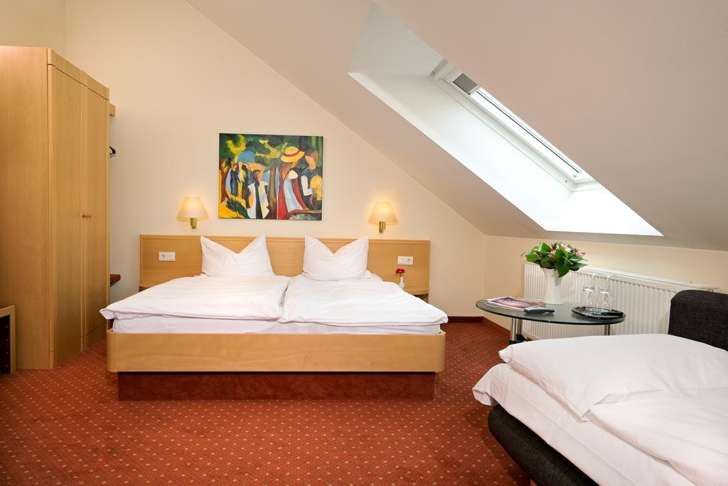 Hotel Heuboden Умкирх Экстерьер фото