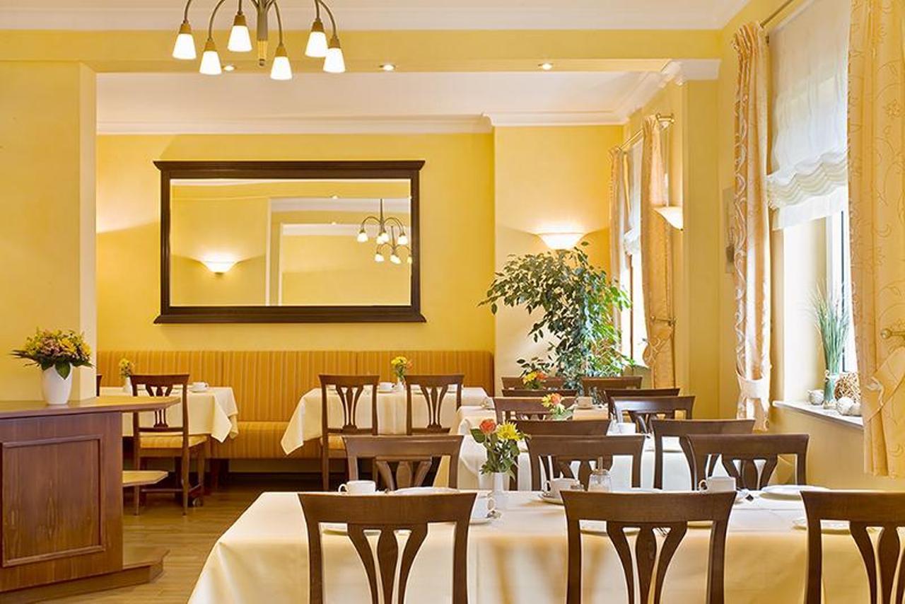 Hotel Heuboden Умкирх Экстерьер фото